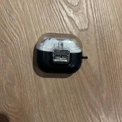 Earphones, gemeldet von Van der Valk Hotel Eindhoven - Best über iLost