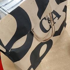 토트 백 - papieren tas, iLost를 사용하여 Centraal magazijn에 보고됨