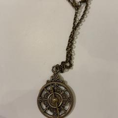 Naszyjnik Efteling, zgłoszono przez Pathé de Kuip przy użyciu iLost