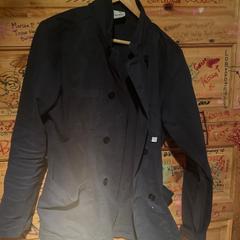 Black denim jacket, ha sido reportado por Club Nyx/Exit Café con iLost