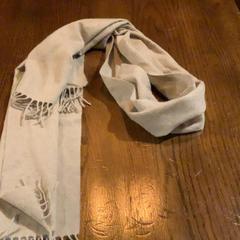 Bufanda Beige sjaal, ha sido reportado por Café Leentje con iLost