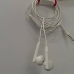 Headphones, as reported by MEININGER Hotel Bordeaux Gare Saint-Jean using iLost