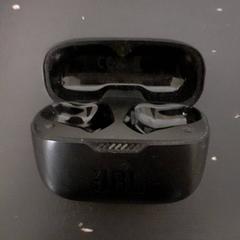 Boîtier d'écouteurs, a été signalé par Qbuzz servicepunt  Emmen utilisant iLost