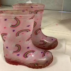 Botas de auga Roze met regenboog en sterren, segundo informou Artis usando iLost
