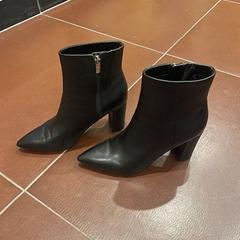 Cipő mark fisher, amint azt WestCord Hotel Eindhoven az iLost segítségével jelentette.