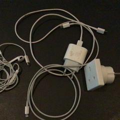 Adapter & Füldugó ears, amint azt Van der Valk Hotel Amsterdam Zuidas az iLost segítségével jelentette.