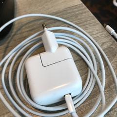 Telefoon oplader, as reported by Van der Valk Hotel Veenendaal using iLost