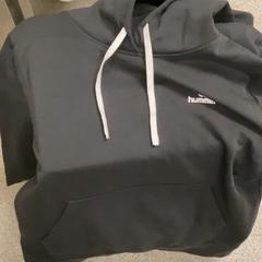 Roupa Black hoodie, como reportado por MEININGER Hotel Copenhagen utilizando o iLost