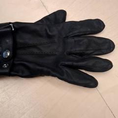 Gants adulte, som rapportert av IKEA Lyon Grand Parilly ved bruk av iLost