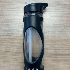 飲用ボトル Zwart がiLostで Connexxion Noord Holland Noord Alkmaar によって報告されました