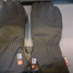 Guanti, come riportato da SnowWorld Landgraaf utilizzando iLost