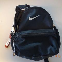 Taška nike zwart, jak nahlášeno Gemeente Leopoldsburg pomocí iLost