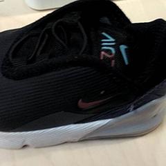 Scarpa per bambini, come riportato da IKEA Gent utilizzando iLost