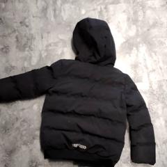 Bunda Zwarte winterjas, ako bolo nahlásené Arriva Friesland / Groningen pomocou iLost