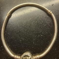 Armband, jak zgłoszono do iLost