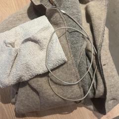 Jacke, Handtuch & Ladegerät jaa, gemeldet von Van der Valk Hotel Eindhoven - Best über iLost