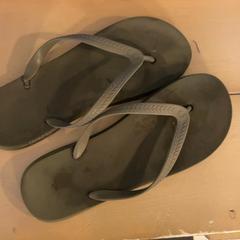 Sandály, jak nahlášeno Familie Resort Molenwaard pomocí iLost