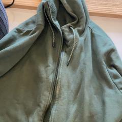 Jacket Grün, as reported by MEININGER Hotel Berlin Airport using iLost