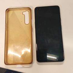 スマートフォン Kleur zwart inclusief hoesje がiLostで Gemeente Hilversum によって報告されました