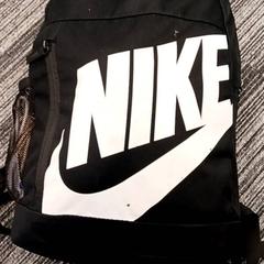 Mochila Nike, segundo informou Arriva Vechtdallijnen usando iLost