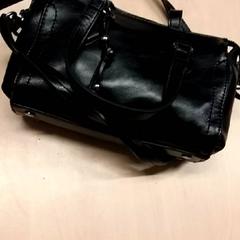 ショルダーバッグ がiLostで RET によって報告されました