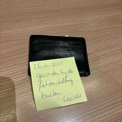 Peněženky & Držák karty, jak nahlášeno Van der Valk Hotel Deventer pomocí iLost