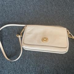 Poltsa, gisa salatu by Breng Arnhem iLost erabiliz