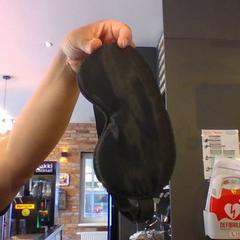 Máscara para dormir Schwarze Schlafmaske, como reportado por MEININGER Hotel Hamburg City Center utilizando o iLost