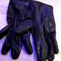 إكسسوارات الملابس، كما تم الإبلاغ عنه بواسطة EBS Tramplein عبر iLost