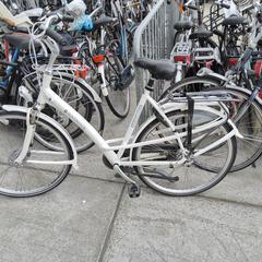 Damesfiets batavus wit, rapporterat av Stadswerk072 med iLost