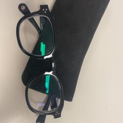 Lentes, segundo informou Pathé Tuschinski usando iLost