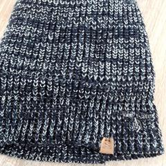 ビーニー Zwart gemêleerd がiLostで EBS Tramplein によって報告されました