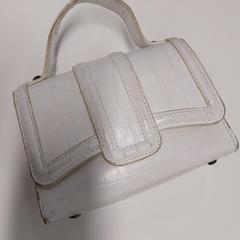 Handtas wit klein, a été signalé par Stad Hasselt utilisant iLost