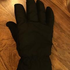 Zwarte rechter handschoenen, gerapporteerd met iLost