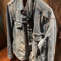 Chaqueta Denim, ha sido reportado por Club Nyx/Exit Café con iLost