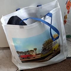 Tas met auto benodigdheden, amint azt az iLostnak jelentették.