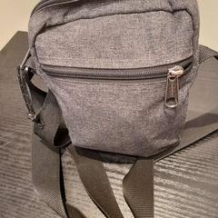 Clutch tas GRISE, zoals gemeld door TCL met iLost