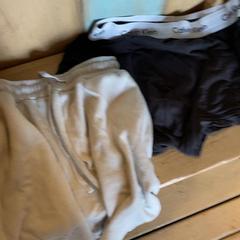 Kleding, ako bolo nahlásené Familie Resort Molenwaard pomocou iLost