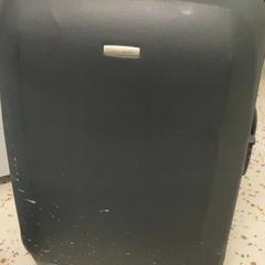 슈트케이스 Black Samsonite, iLost를 사용하여 MEININGER Hotel Köln West에 보고됨