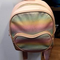 Mochila roze, segundo informou Qbuzz ZHN usando iLost