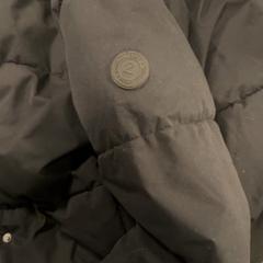 Chaqueta, ha sido reportado por Pouw Vervoer con iLost