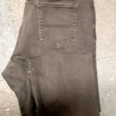 Calças de ganga, como reportado por Mövenpick Hotel Amsterdam City Centre utilizando o iLost