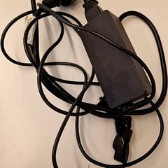 어댑터, Usb 충전기 & 노트북 충전기 oplad op, iLost를 사용하여 HvA Amstelcampus에 보고됨