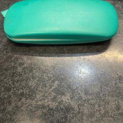 Glasögonfodral med glasögon, rapporterat av Rotterdam The Hague Airport med iLost