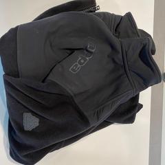 フリース zwart がiLostで Centraal magazijn によって報告されました