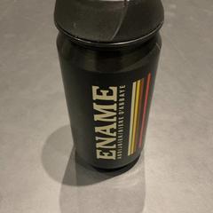 Láhev na pití zwart, jak nahlášeno Universiteit Gent - Faculteitsbibliotheek LW pomocí iLost