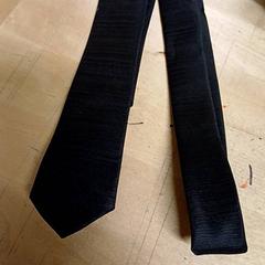 Kravata Noire. Fine., jak nahlášeno IKEA Paris - Thiais pomocí iLost