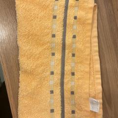 Törülköző Jaune, amint azt MEININGER Hotel Marseille Centre la Joliette az iLost segítségével jelentette.
