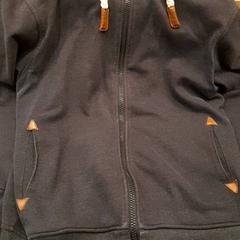 Veste, come riportato da Van der Valk Hotel Schiphol utilizzando iLost