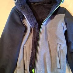 ジャケット Blauw/grijs がiLostで Familiepark Drievliet によって報告されました